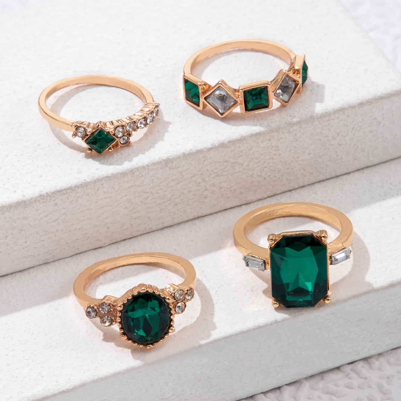 EMERALD RING